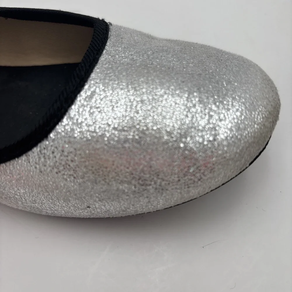 BCBG Girls Silver Buckle Mary Jane Flats Girls Round Toe Low Top Rubber Sole